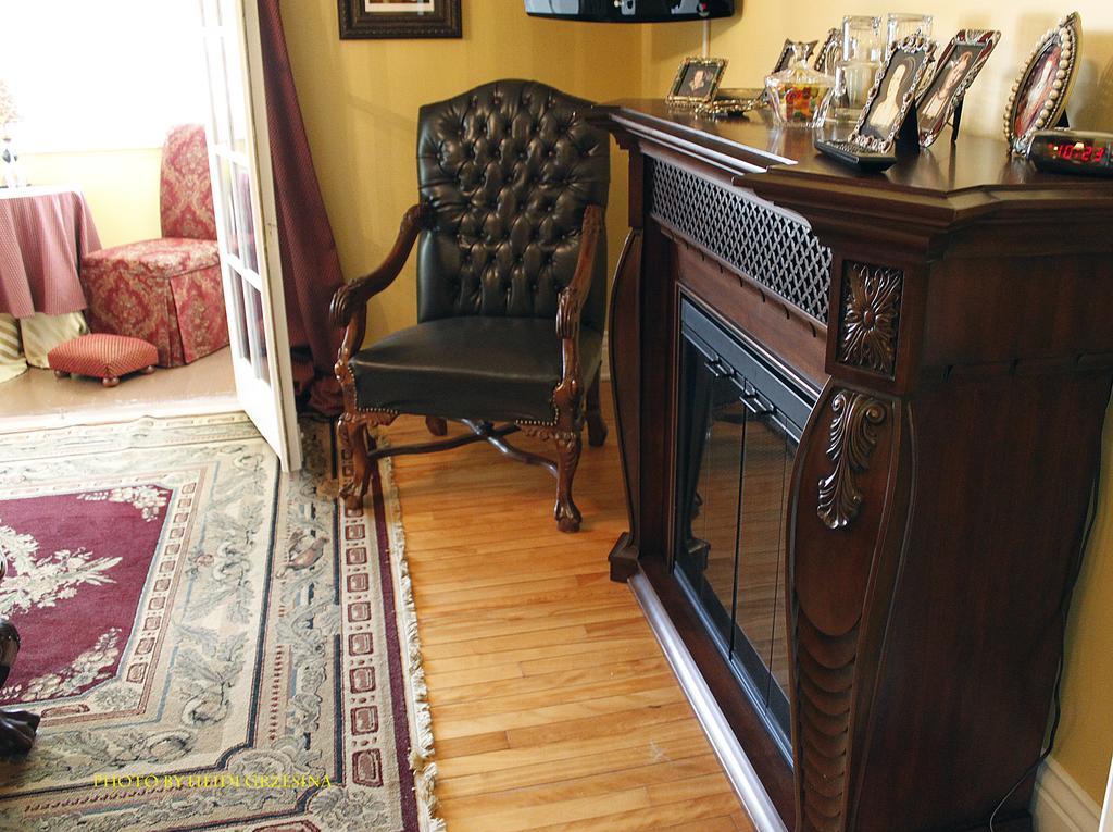 Talwood Manor B&B Port Colborne Room photo